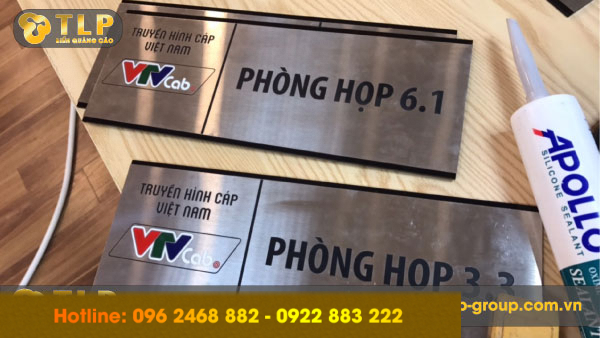 bien phong inox moi - Làm biển tên phòng giá rẻ tại Hà Nội - Miễn phí tư vấn thiết kế