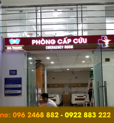 mau bien phong kham 370x398 - Thi công hệ thống biển bảng tại bệnh viện Hà Thành